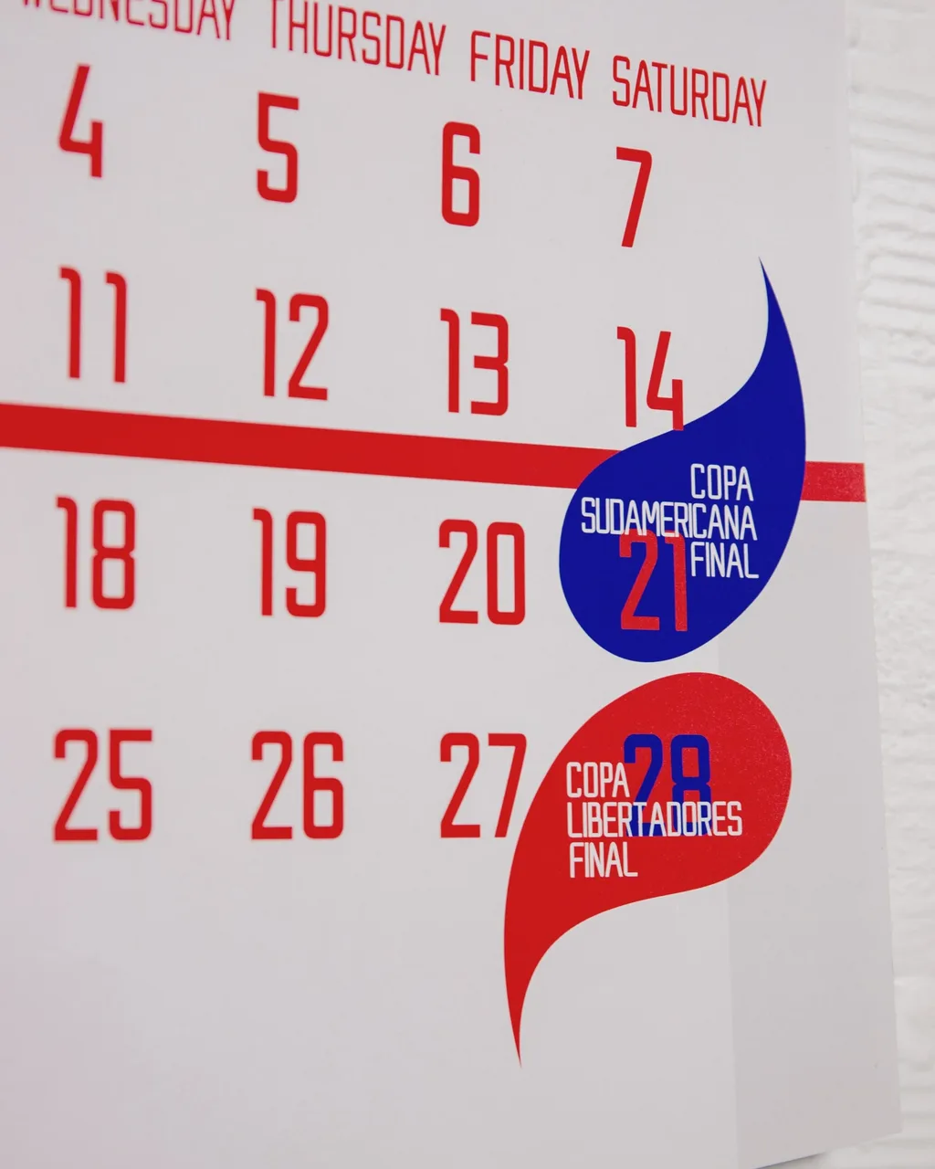 Календарь на 2026 год, вдохновленный дизайном культовых футбольных джерси