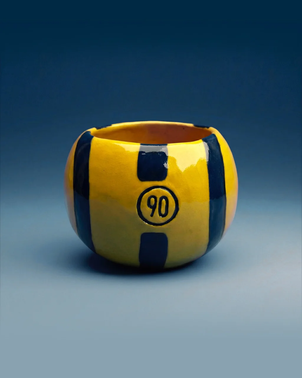 Коллекция керамических кружек в дизайне легендарных футбольных мячей