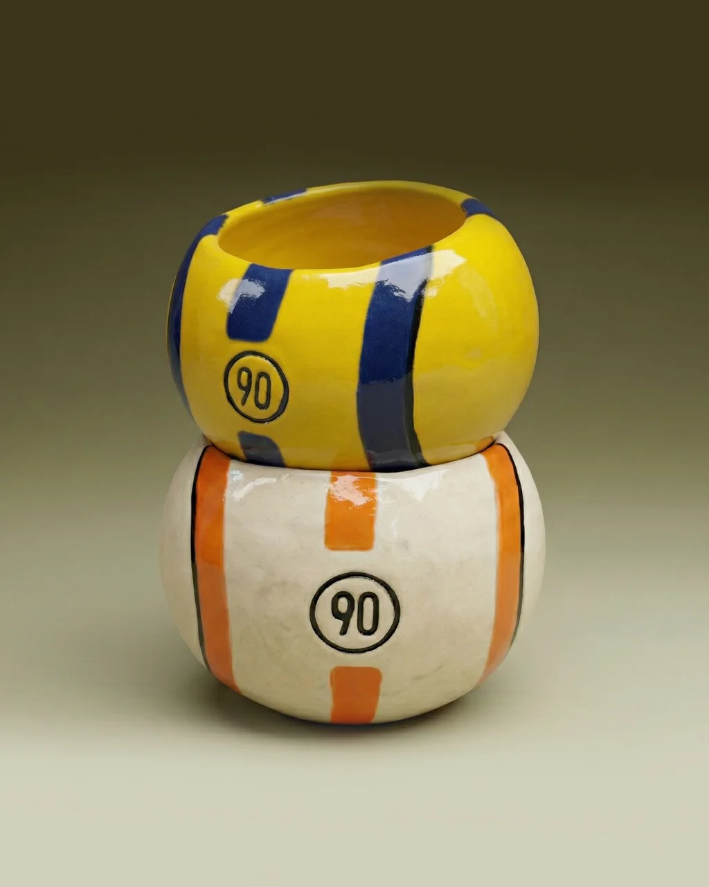 Коллекция керамических кружек в дизайне легендарных футбольных мячей